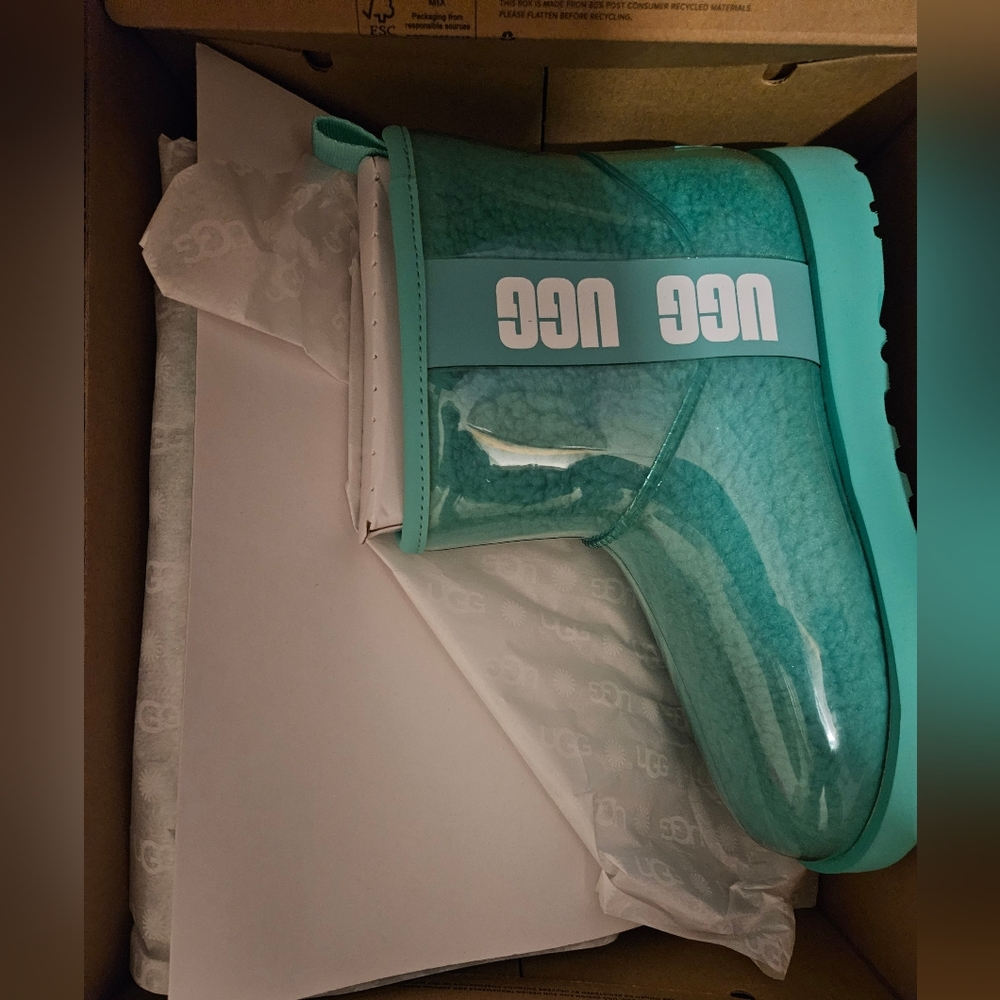 Ugg Boot - Picture 3 of 4